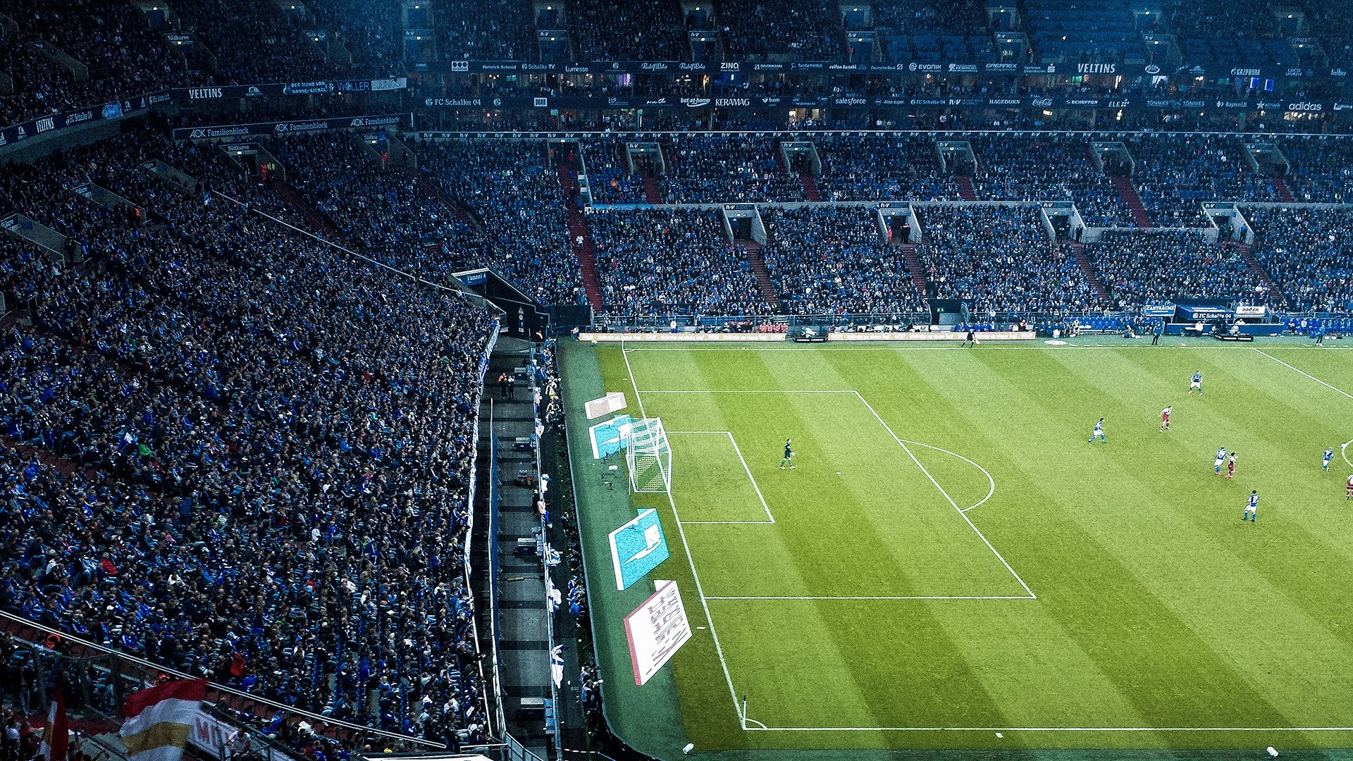 _古城壁球赛：传统文化与现代运动碰撞_，古城壁画