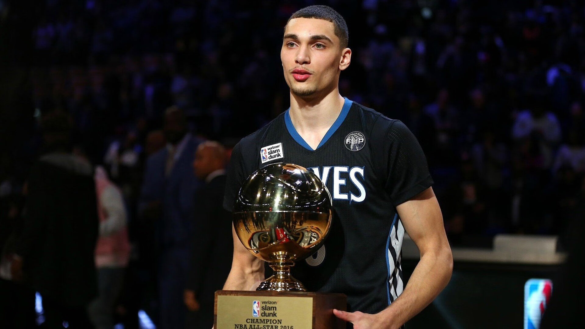 《跨界IP合作：电竞带动周边娱乐产业繁荣》，跨境电竞